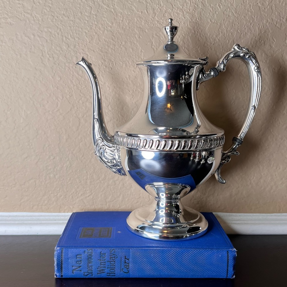 Vintage Sheridan Silver-plate Medium Coffee Pot,Vase, Copper Kitchen, Elegant Ho